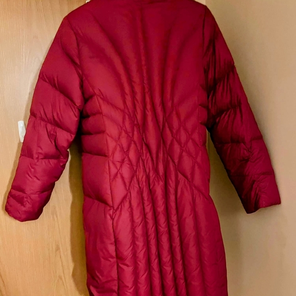 L.L Bean Women's Ultralight 850 Down Hooded Coar - Picture 3 of 4